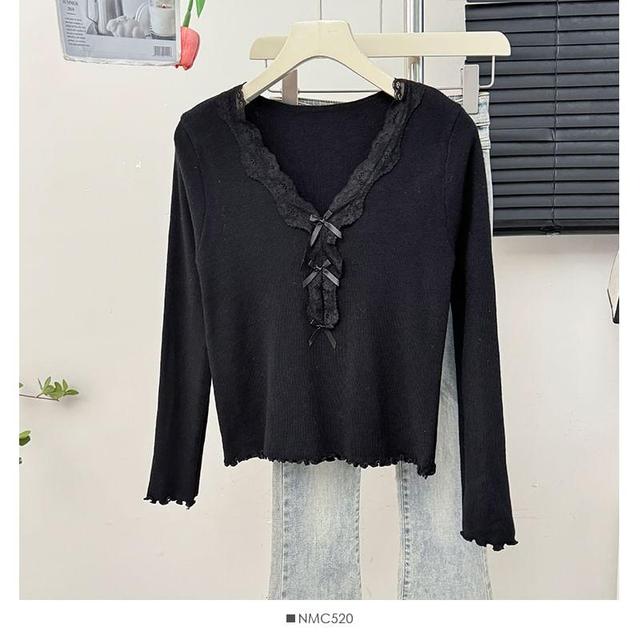 Lace-Trim V-Neck Knit Crop Top with Bow Product Image