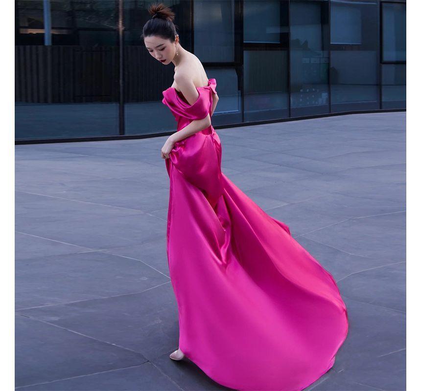 Short-Sleeve Off Shoulder Plain Satin A-Line Evening Gown Product Image