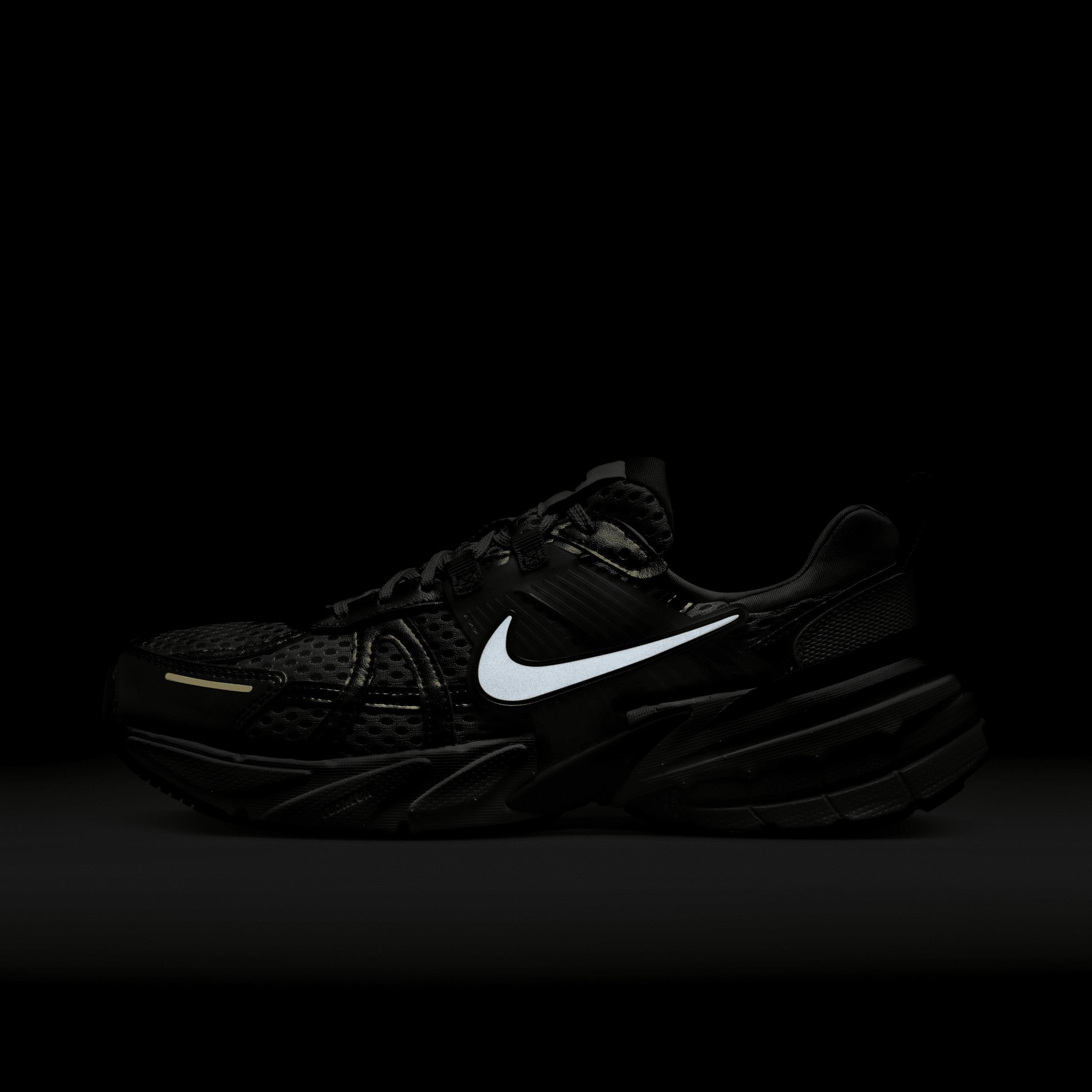 Nike Women's V2K Run Shoes Product Image