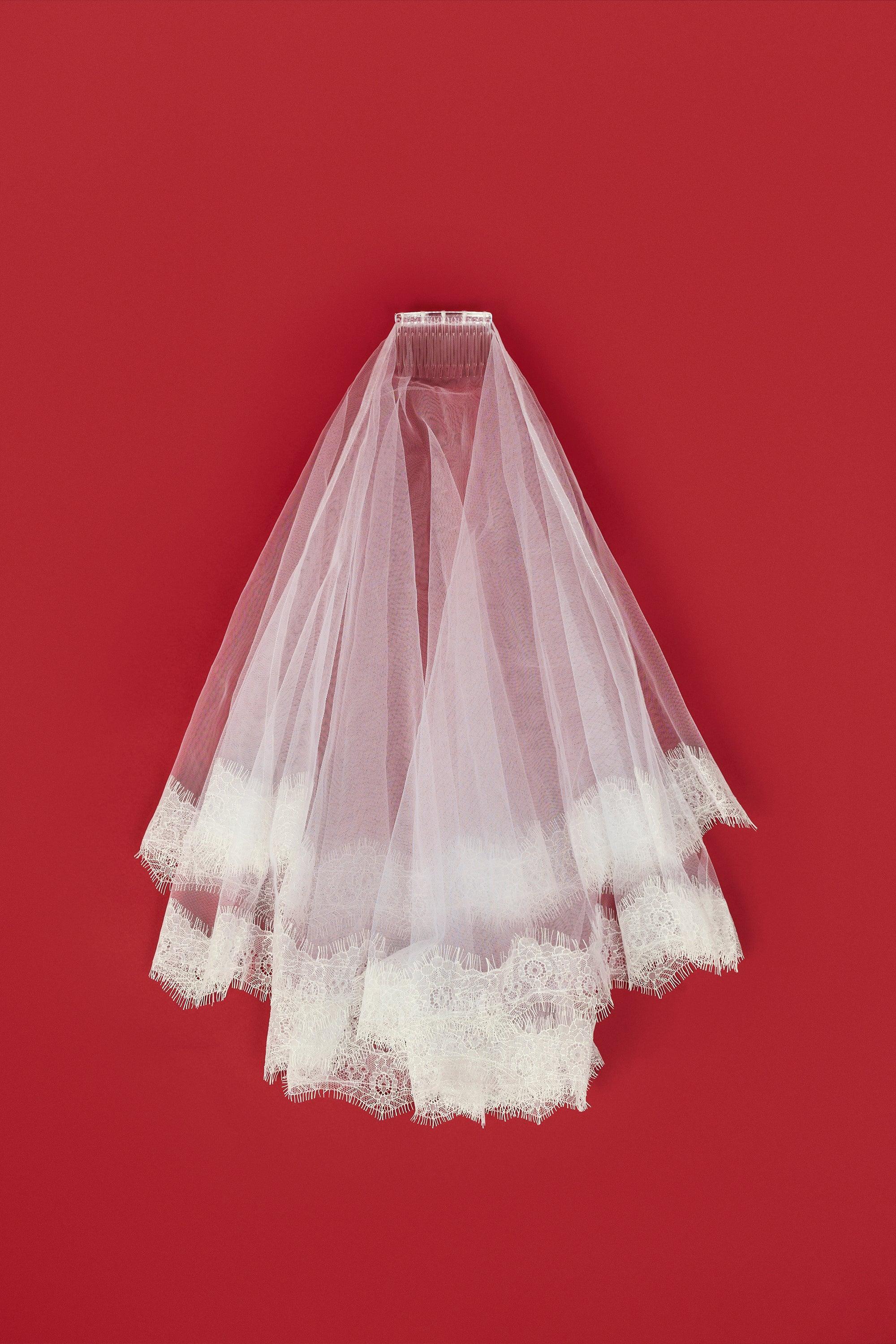 Lace-Trim Veil in White product image