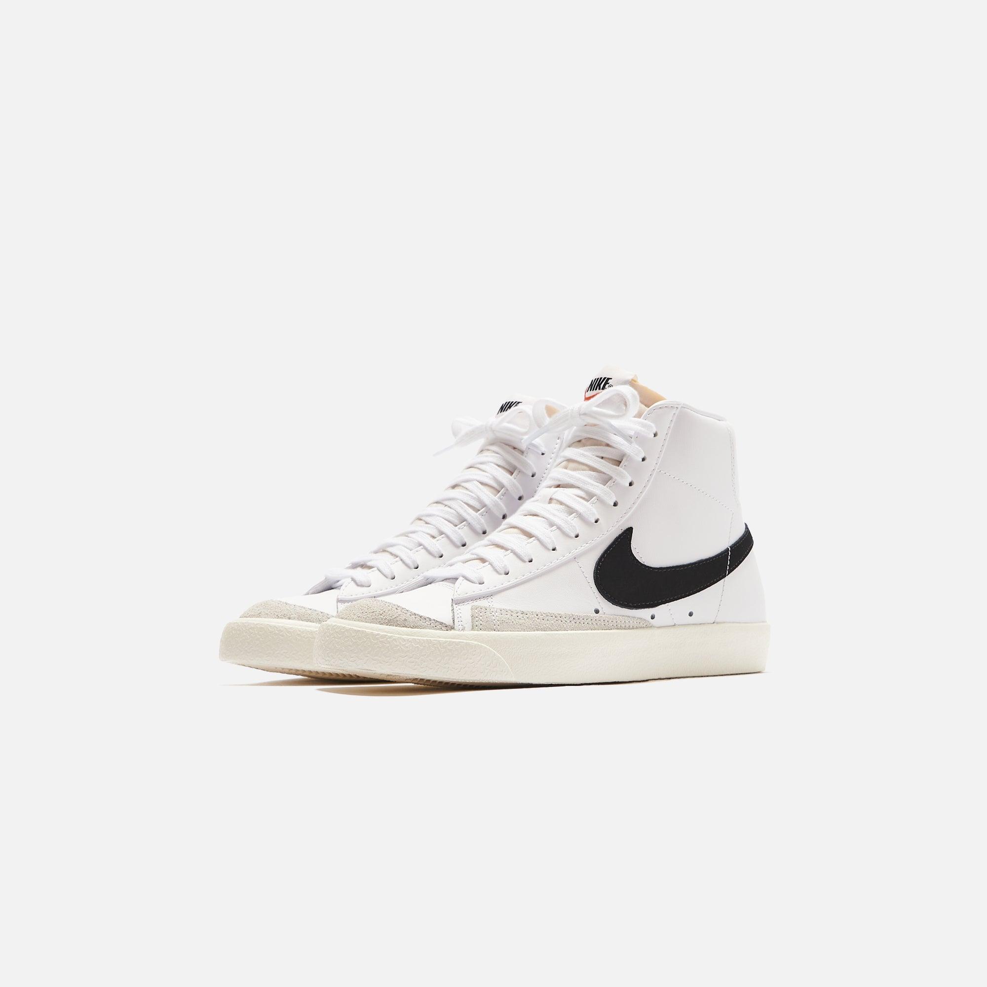 Nike WMNS Blazer Mid 77 - Vintage White / Black / Sail Female Product Image