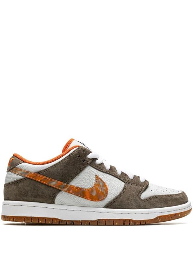 X Crushed Dc Sb Dunk Low Pro Qs Sneakers In Green Product Image