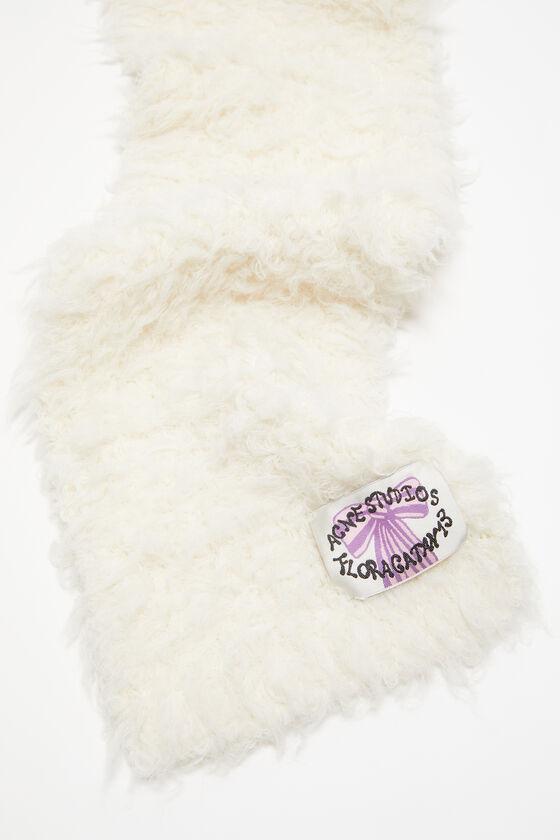 Fluffy scarf - Narrow Product Image