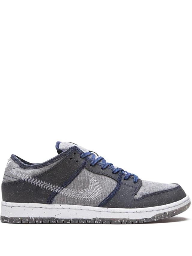 Sb Dunk Low Sneakers In Black Product Image