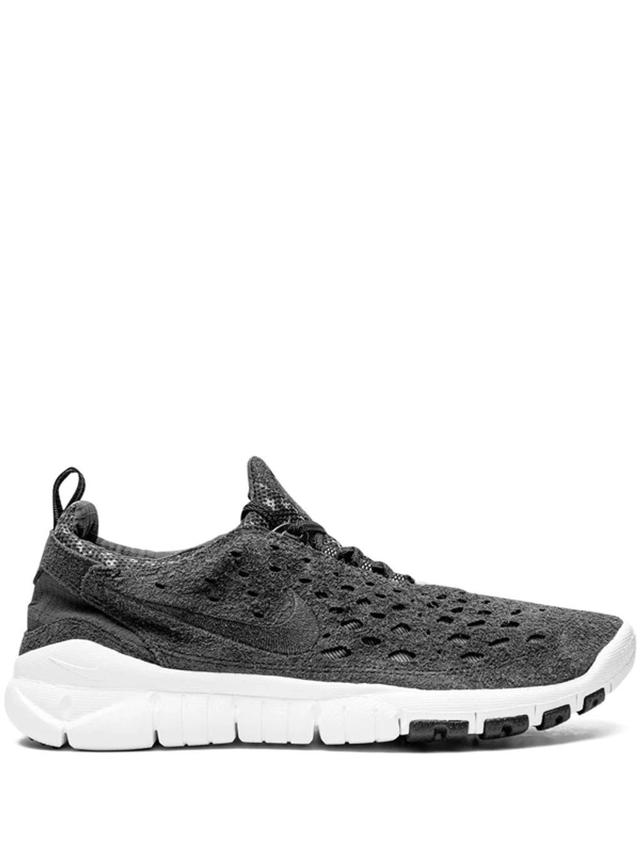 Free Run Trail Low-top Sneakers In Grey Product Image