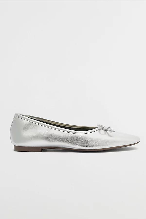 Schutz Womens Arissa Slip On Flats Product Image