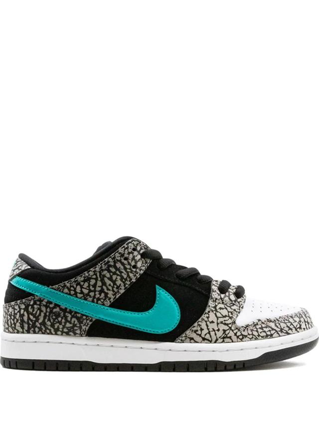 Sb Dunk Low Pro Sneakers In Grey Product Image