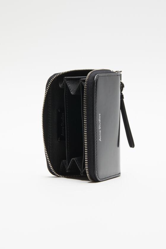 Leather zip wallet Product Image