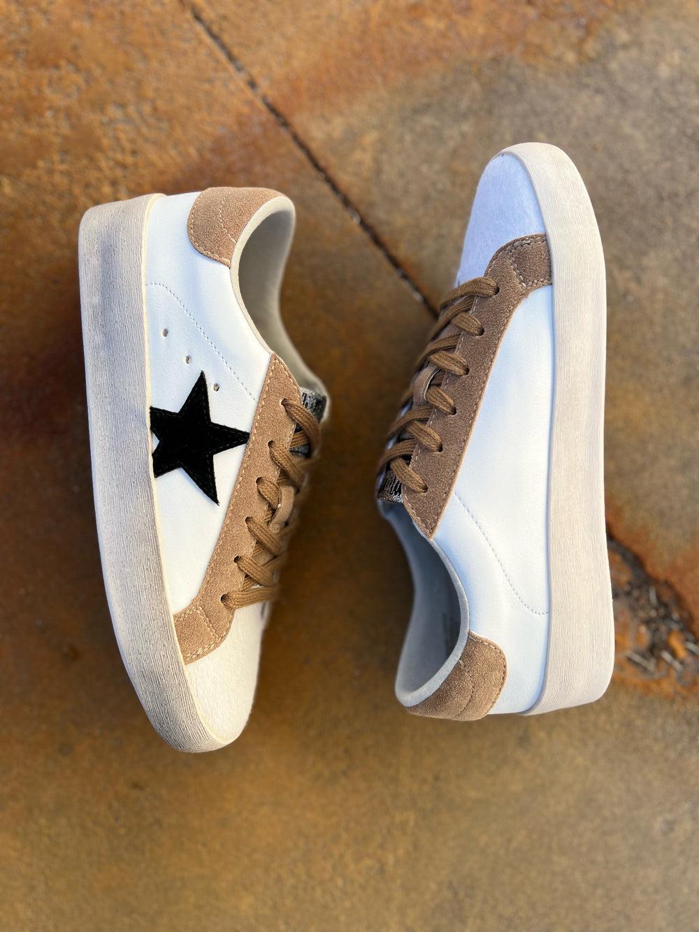 Basic Star Sneakers Product Image