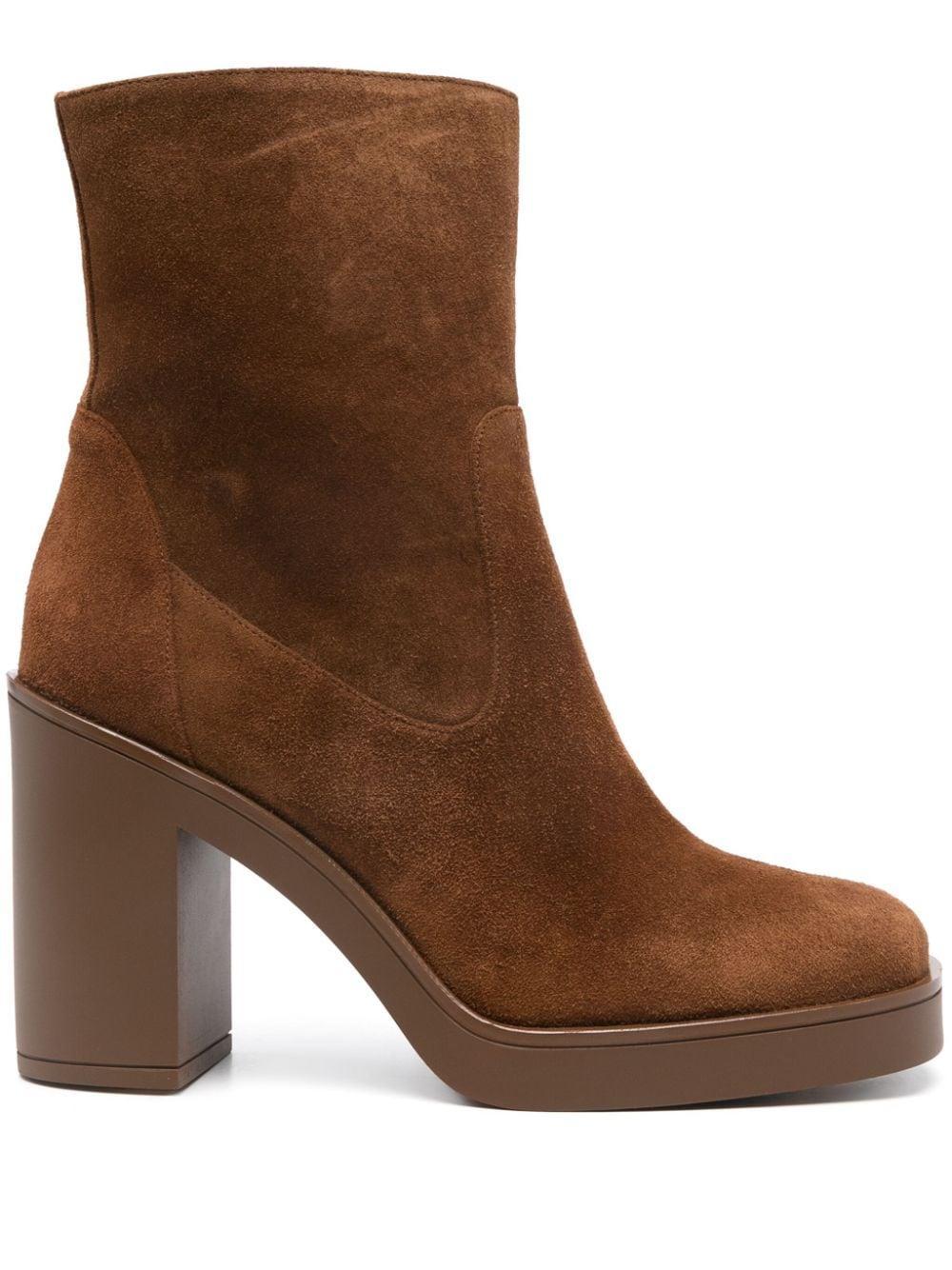 Round Toe Zipped Anckle Boots In Brown Product Image