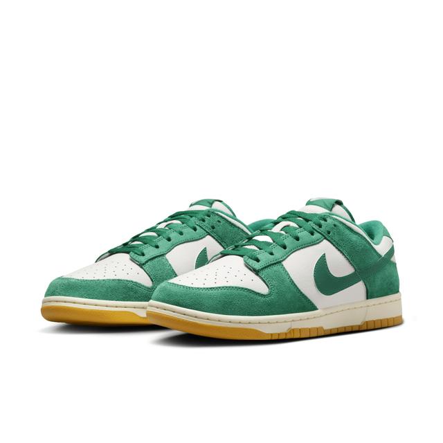 Nike Men's Dunk Low SE Shoes Product Image