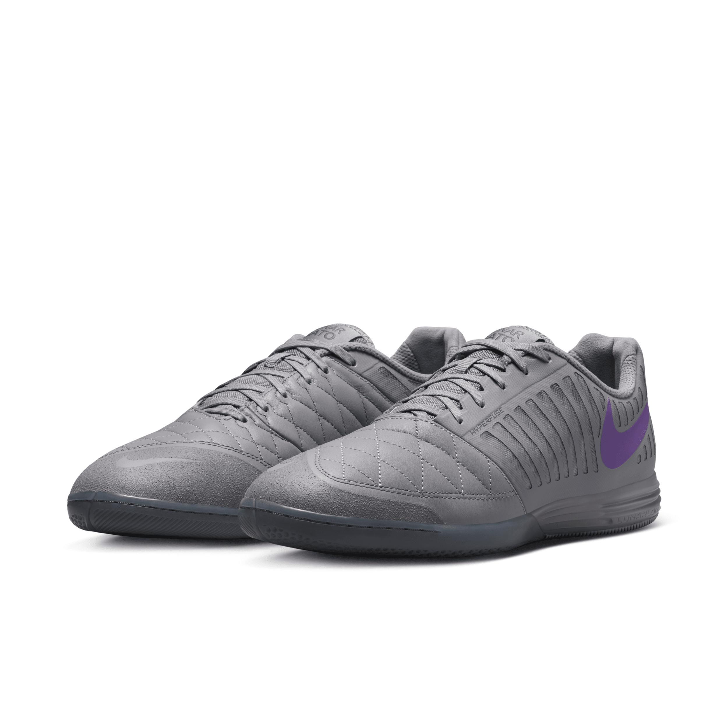 Nike Men's Lunargato II Indoor/Court Low-Top Soccer Shoes Product Image