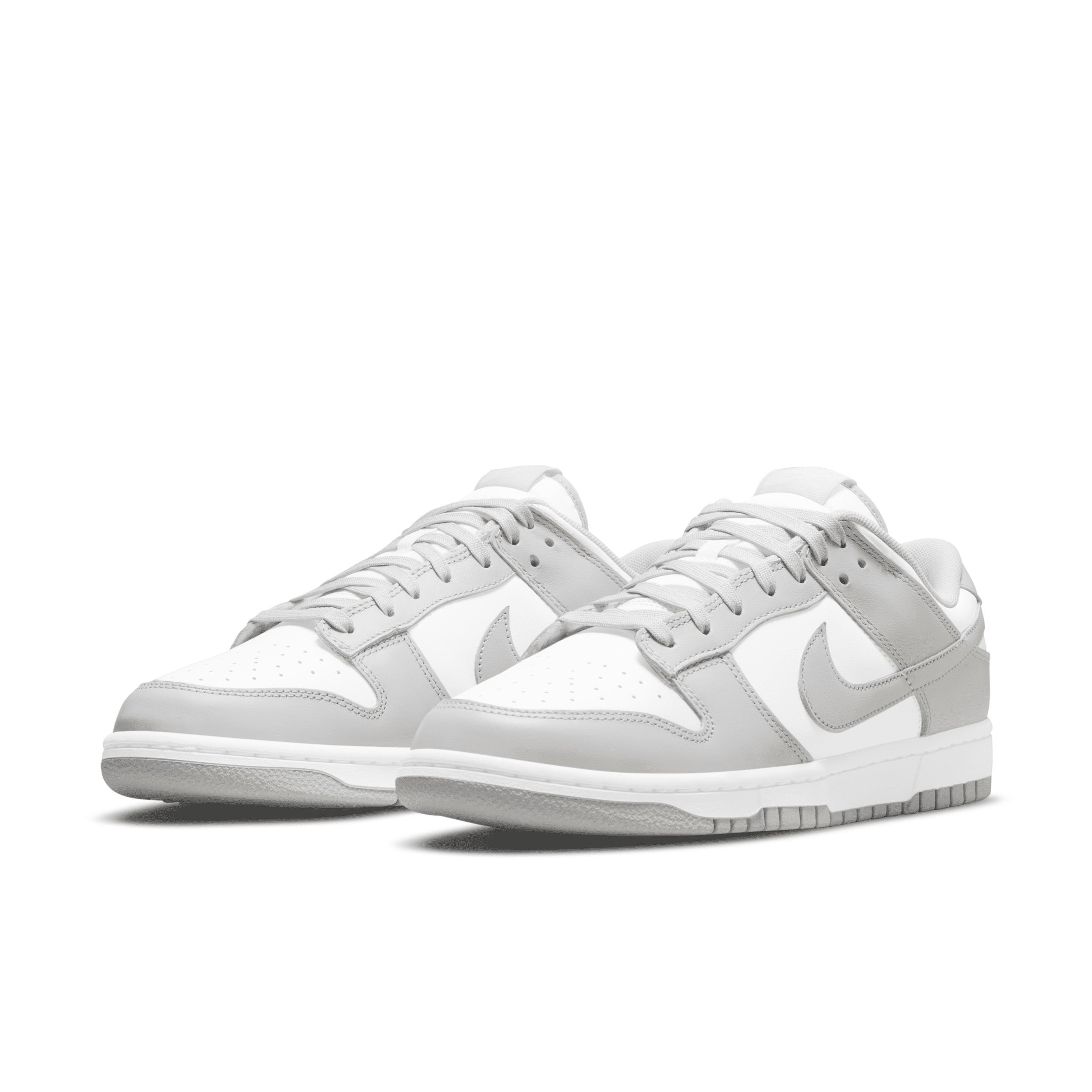 Nike Men's Dunk Low Retro Shoes Product Image