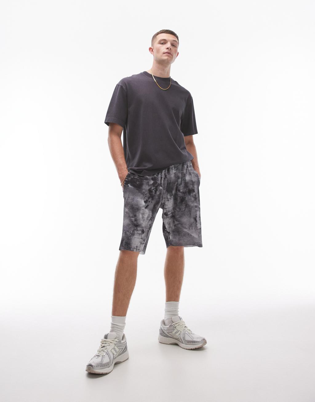 Topman oversized fit printed plisse short in gray Product Image