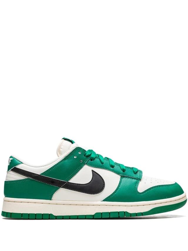 Dunk Low Retro Se Basketball Sneaker In White Product Image