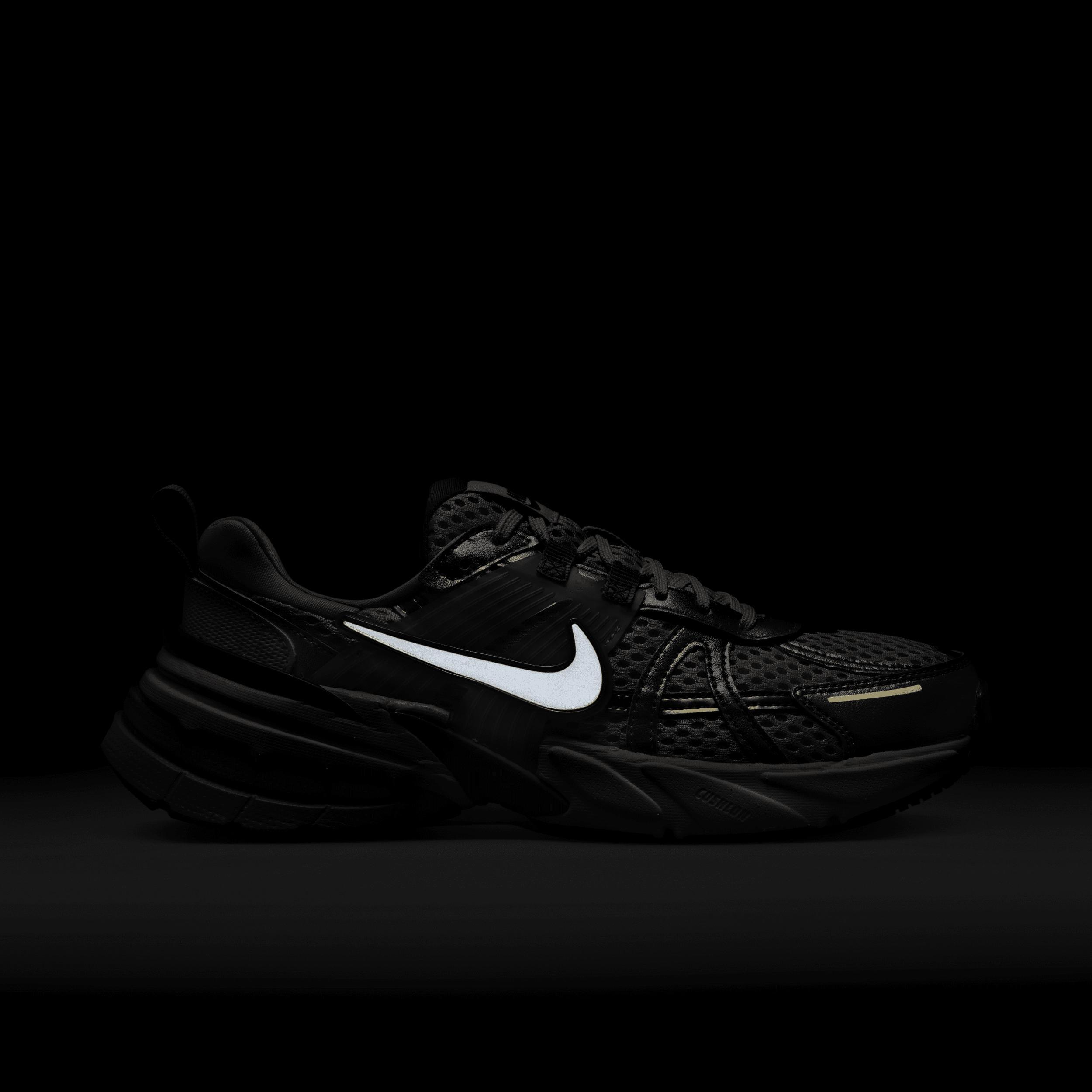 Nike Womens V2K Run Shoes Product Image