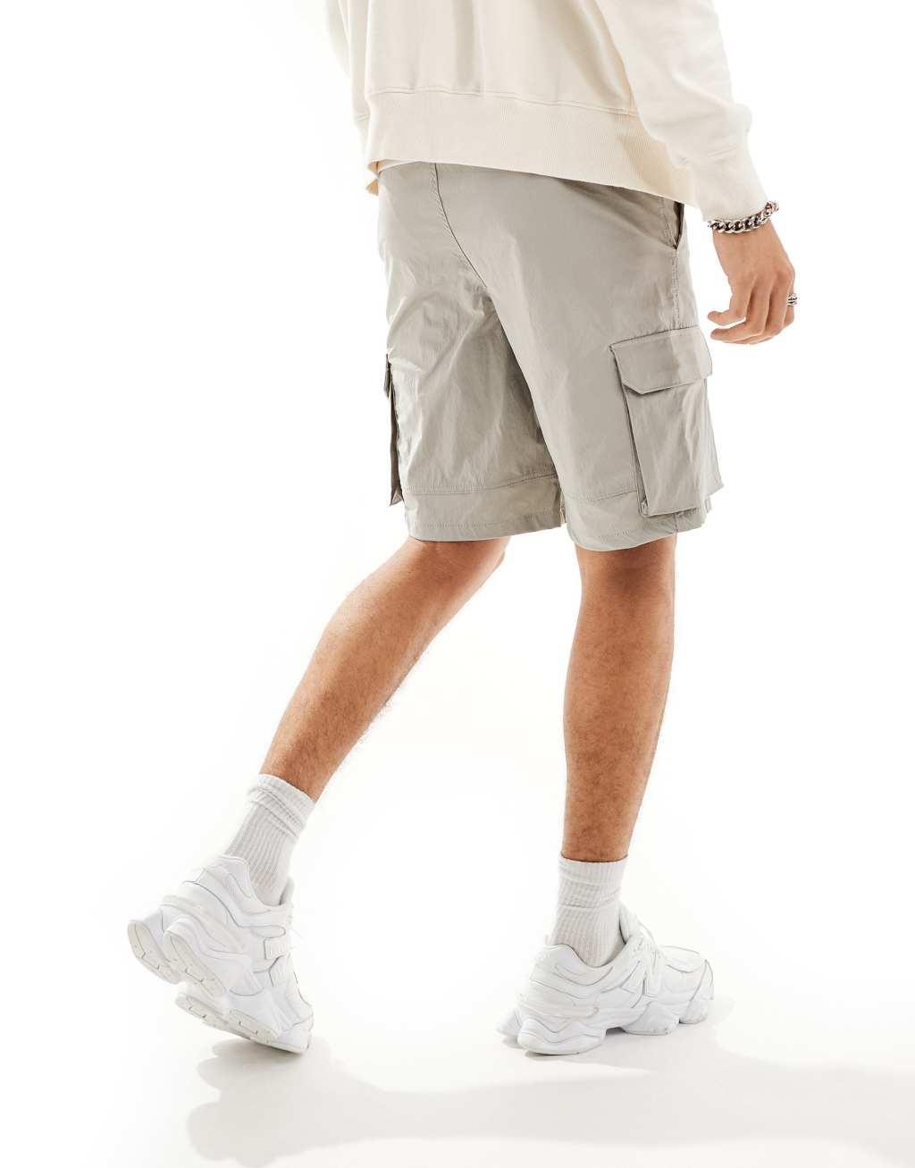 ADPT technical cargo short in light gray Product Image