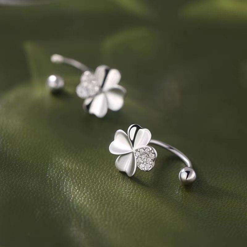 925 Sterling Silver Rhinestone Clover Barbell Earring Product Image