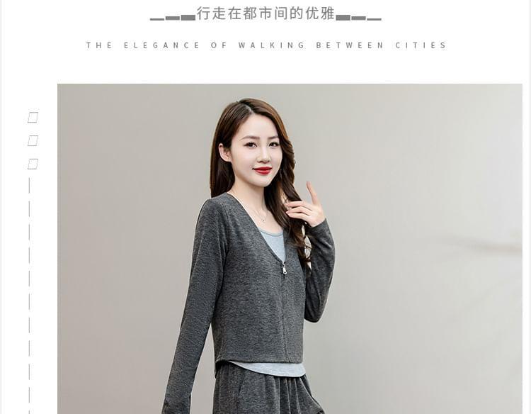 Set: Long-Sleeve Scoop Neck Mock Two-Piece Two Tone Zip-Up Top + High Waist Plain Wide Leg Pants Product Image