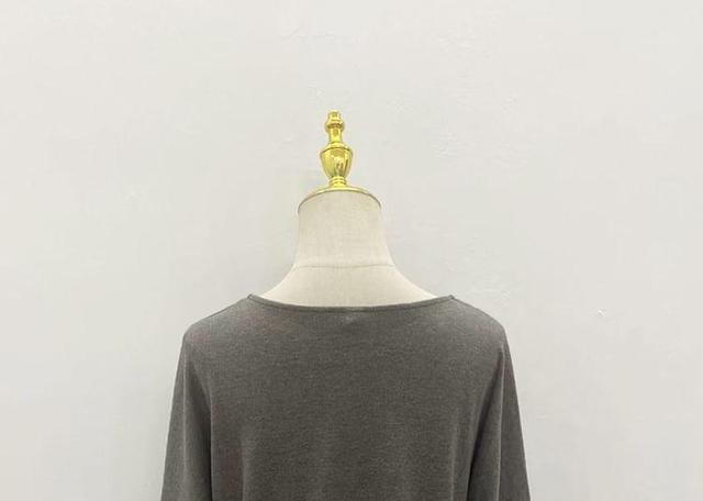 Long Sleeve Round Neck Plain T-Shirt Product Image