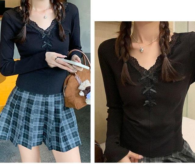 Long-Sleeve V-Neck Plain Bow Lace Trim T-Shirt Product Image