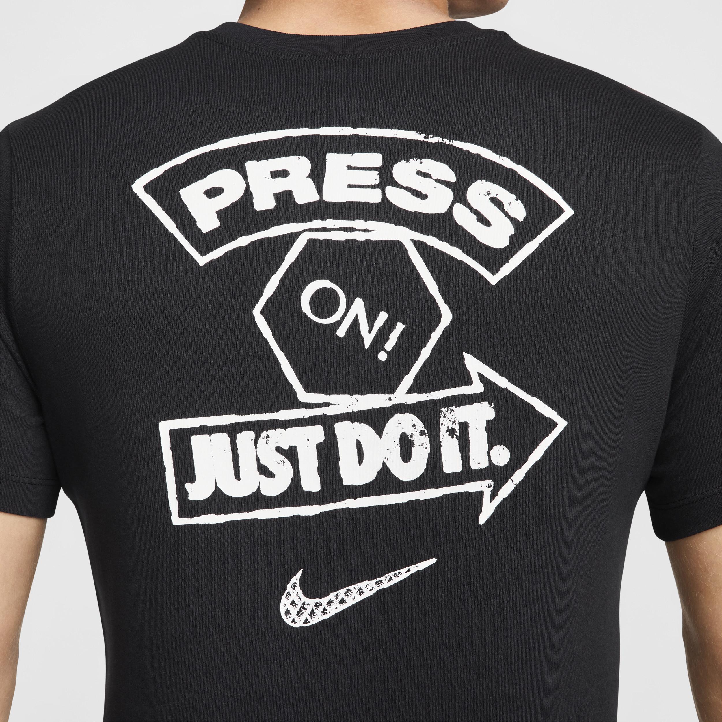 Nike Men's Fitness T-Shirt Product Image