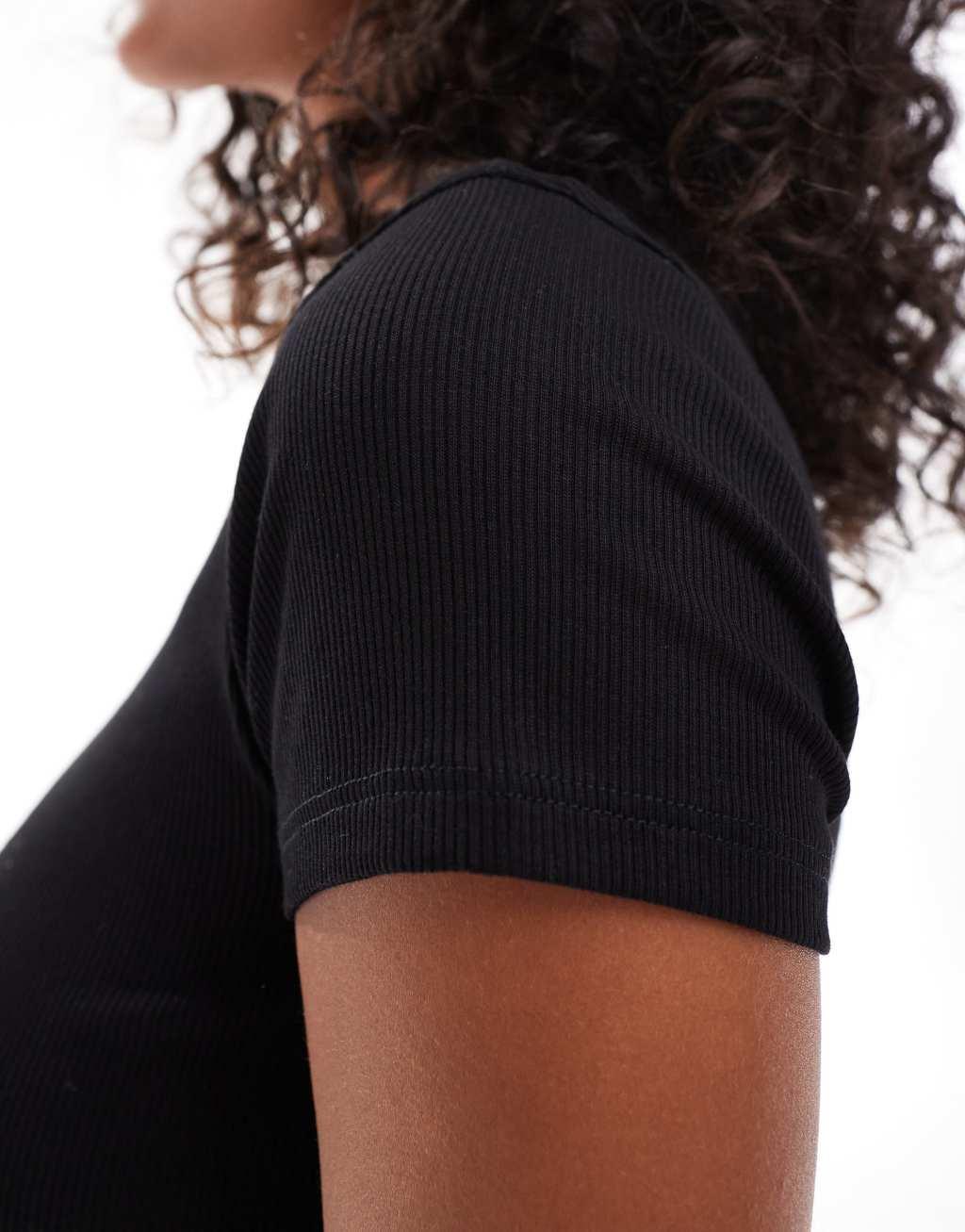 Weekday Close fitted rib T-shirt in black Product Image