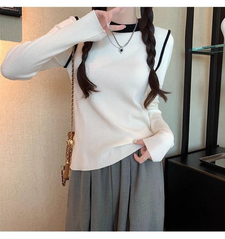 Long-Sleeve Crew Neck Contrast Trim Knit Top Product Image