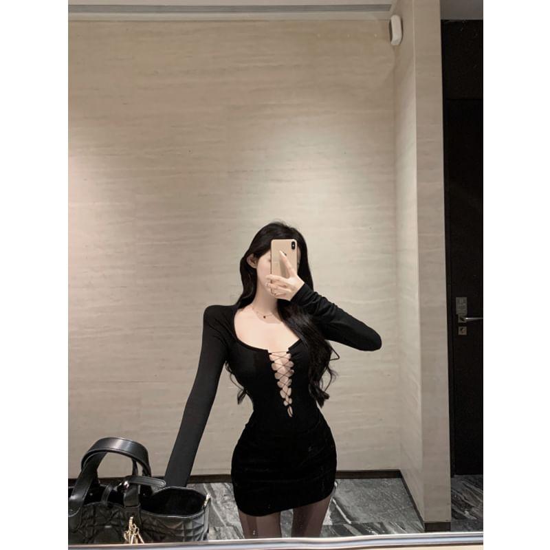 Long-Sleeve Plain Cutout Lace-Up Slim Fit T-Shirt Product Image