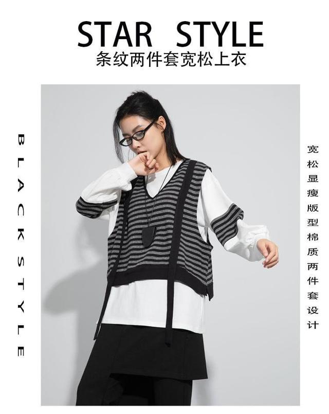 Set: Round Neck Striped Panel Pullover + V-Neck Slit Vest Product Image