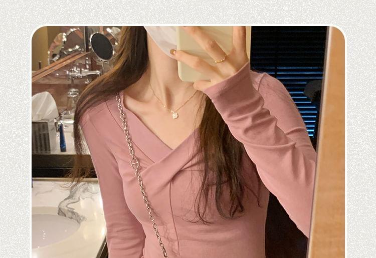 Long-Sleeve V-Neck Plain Knot T-Shirt Product Image