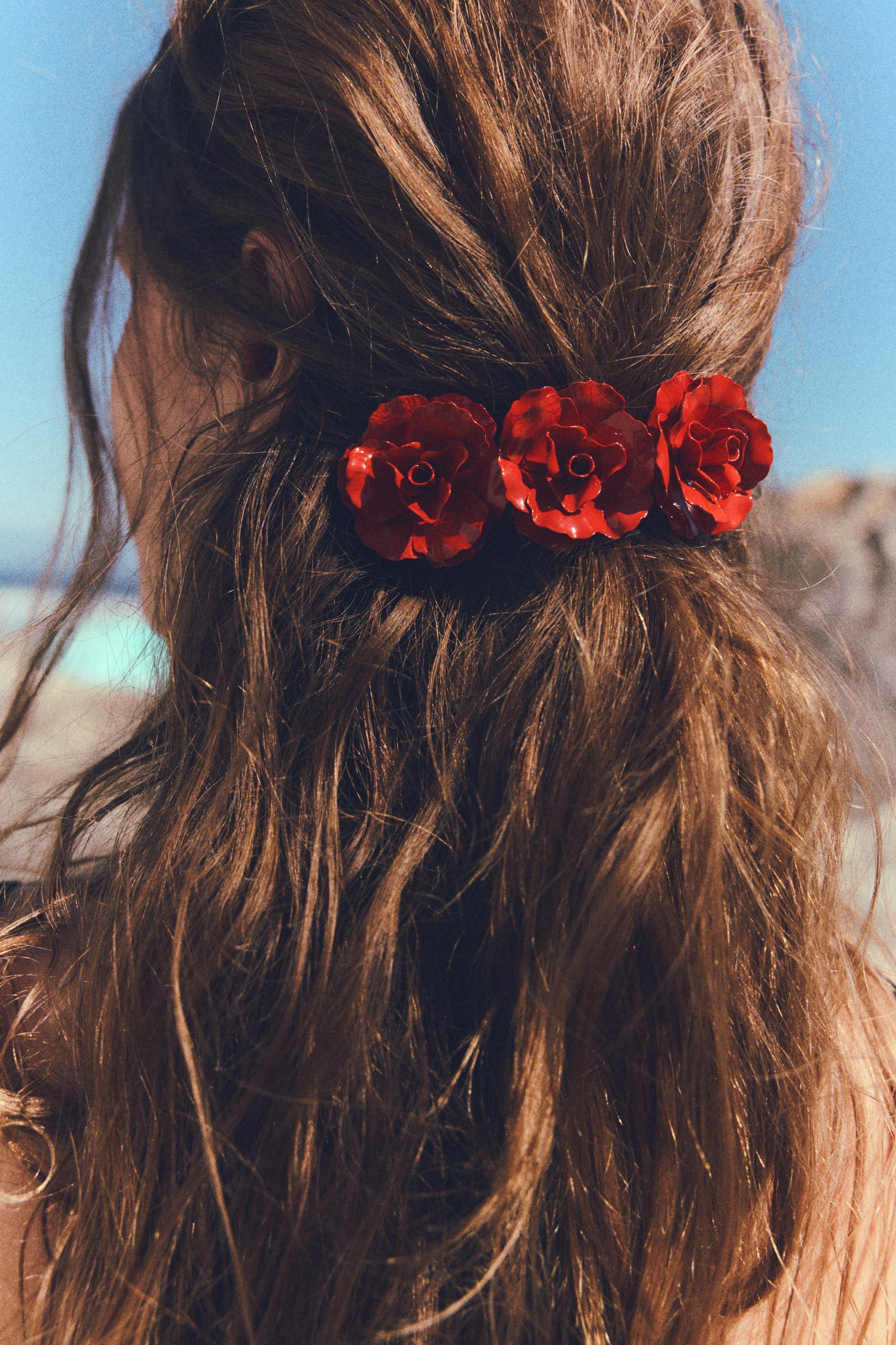 METALLIC FLORAL HAIR CLIP Product Image