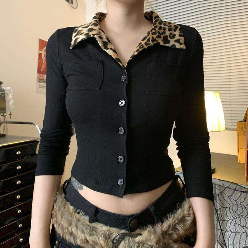 Long Sleeve Collar V-Neck Leopard Paneled Slim-Fit Crop Cardigan Product Image