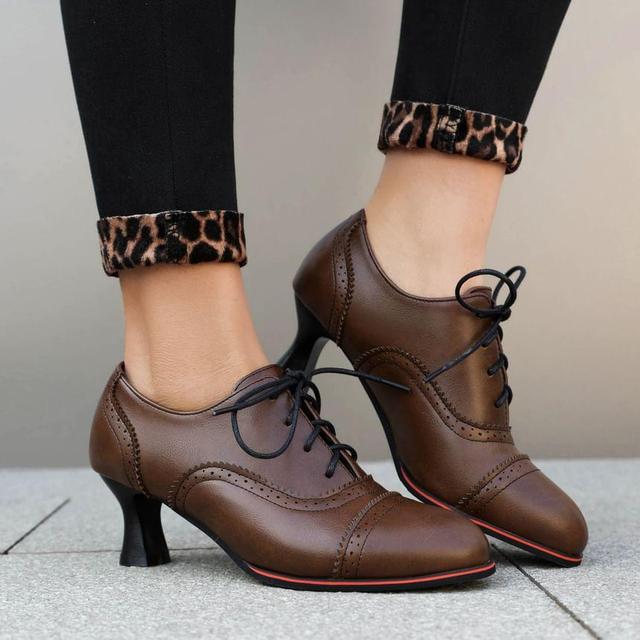 Block Heel Lace-Up Oxford Shoes Product Image