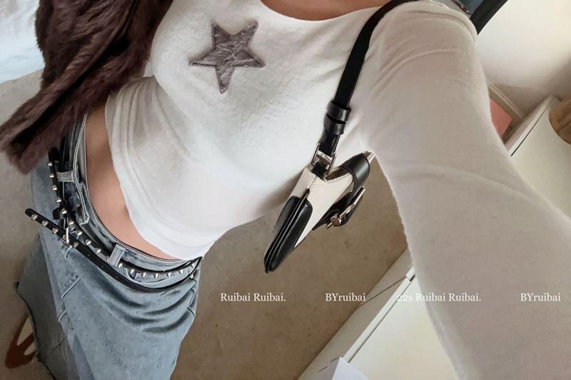 Long-Sleeve Scoop Neck Star Applique Slim Fit Crop T-Shirt Product Image