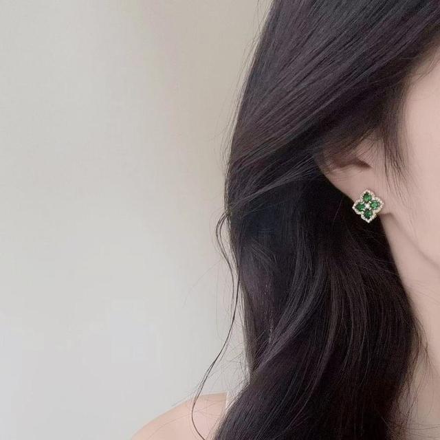 Clover Rhinestone Ear Stud Product Image