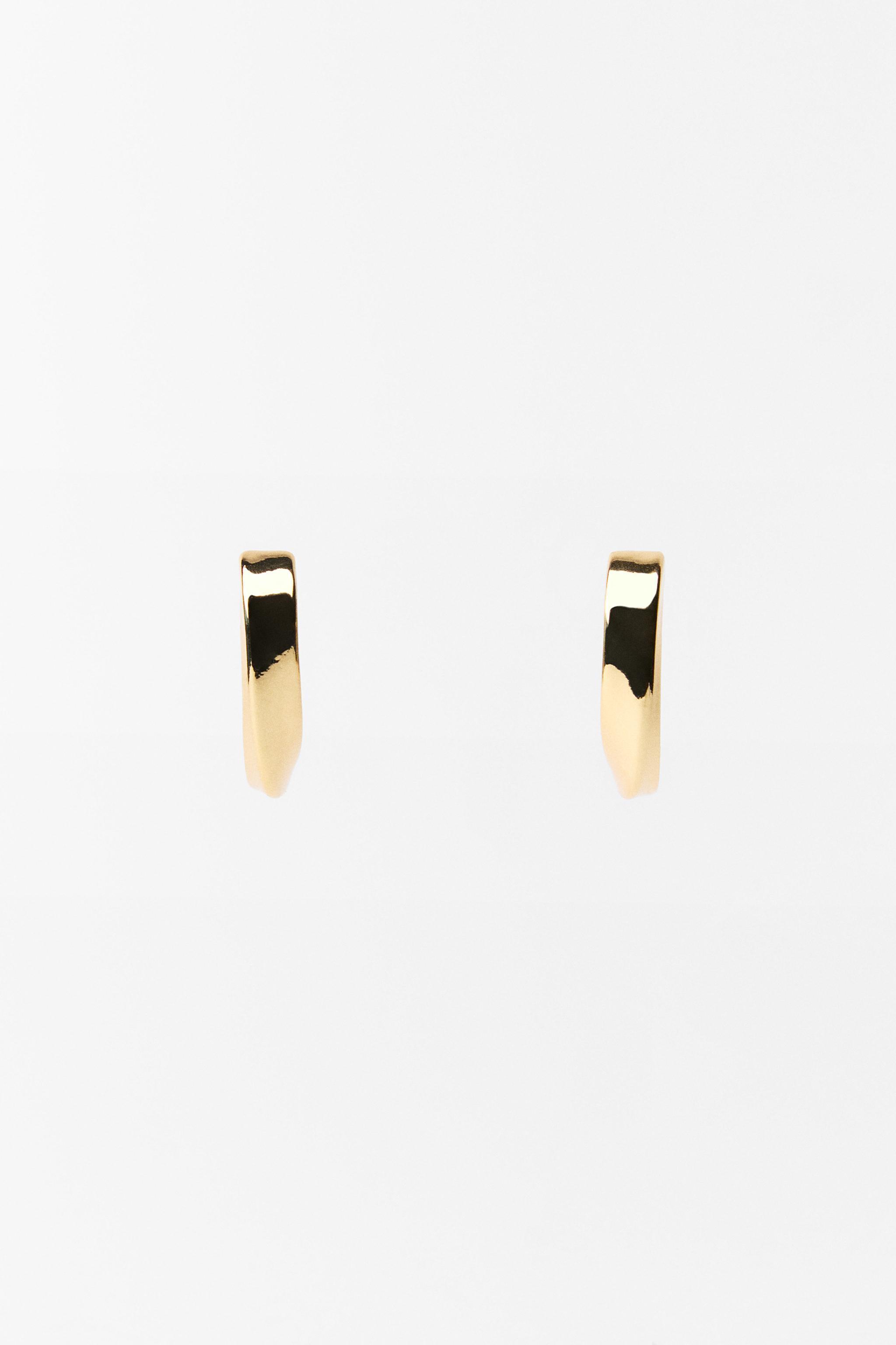 MEDIUM TWISTED HOOP EARRINGS Product Image