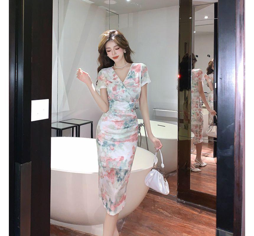 Short-Sleeve V-Neck Floral Print Midi Sheath Dress Product Image