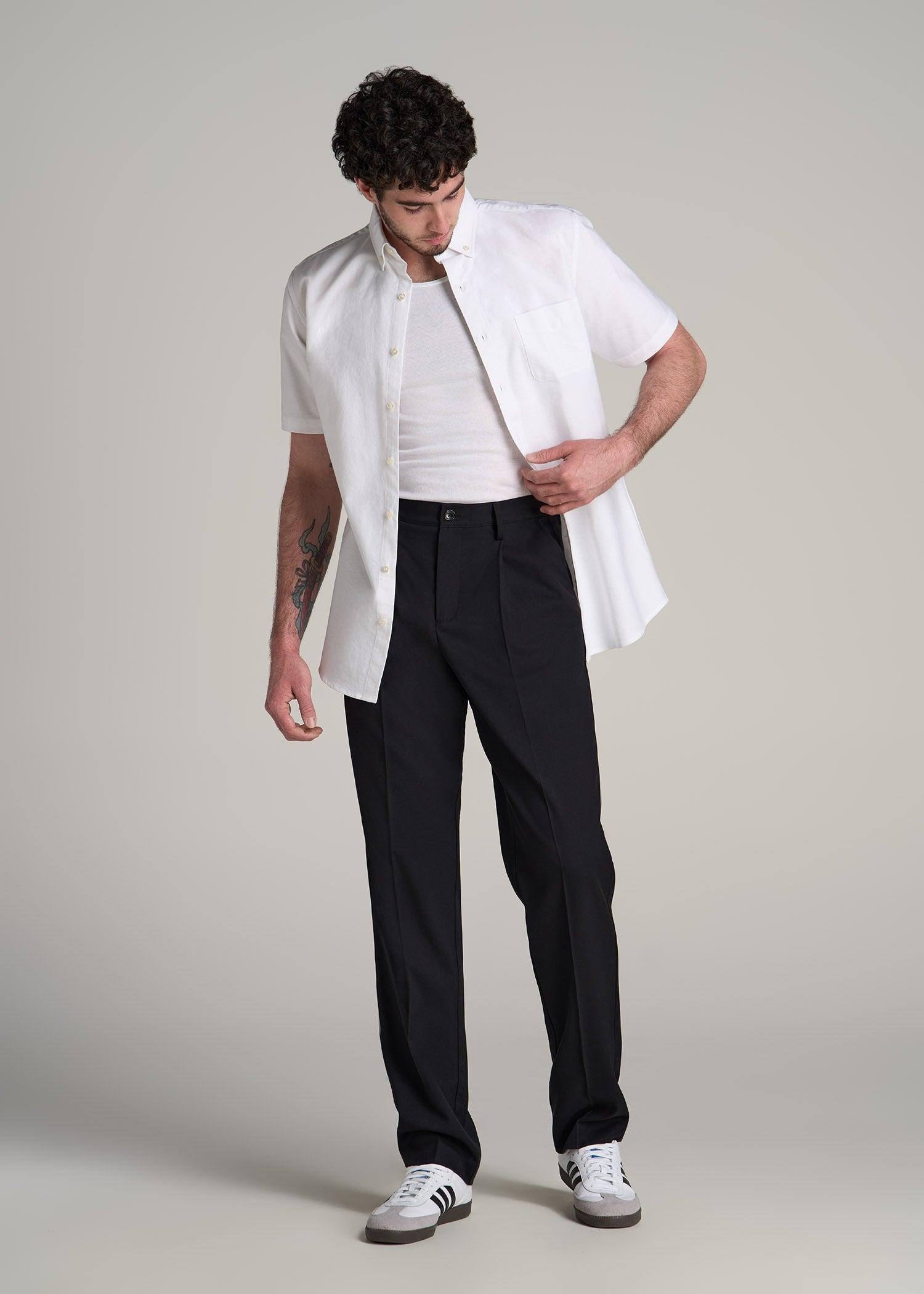 Tall Men's Relaxed Pleated Trouser in Black Product Image