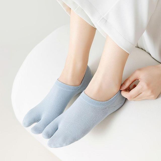 Plain Split Toe No Show Socks Product Image