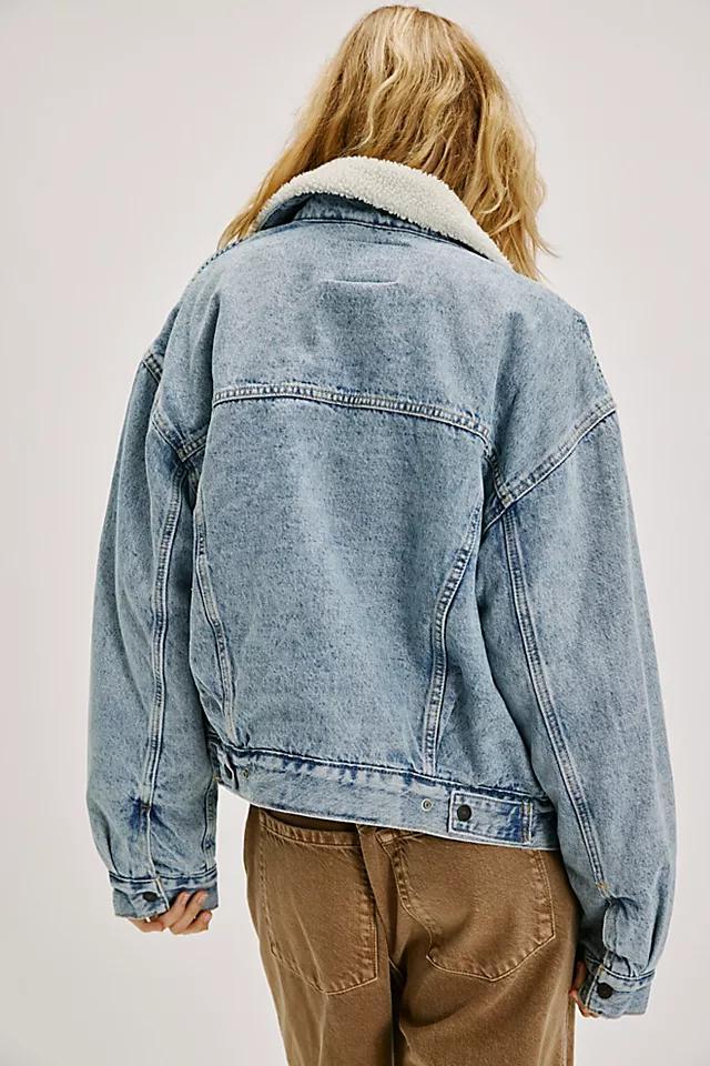 Levi's 90s Sherpa Trucker Jacket Product Image