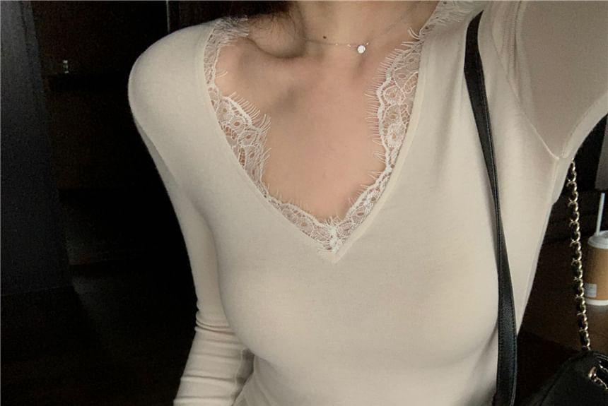 Long-Sleeve V-Neck Plain Lace Trim Slim Fit Tee Product Image