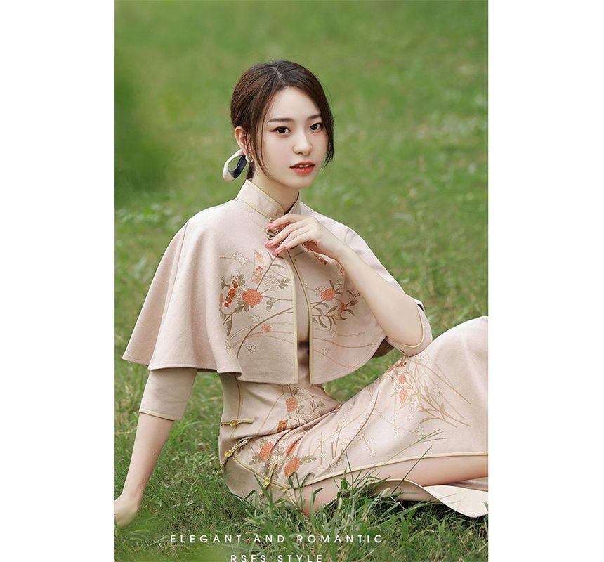 Set: 3/4-Sleeve Floral Midi Qipao + Capelet Product Image