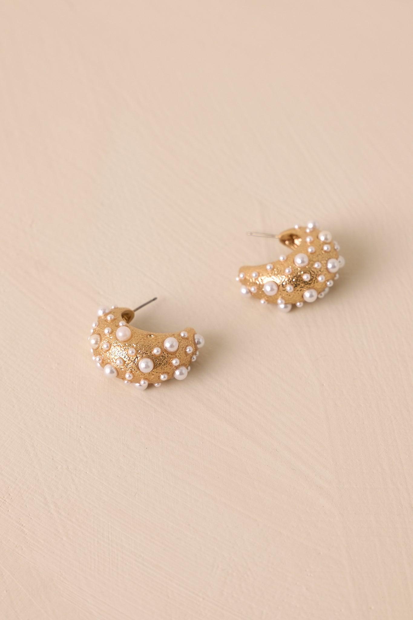 Shining Dream Gold & Ivory Pearl Hoop Earrings Product Image