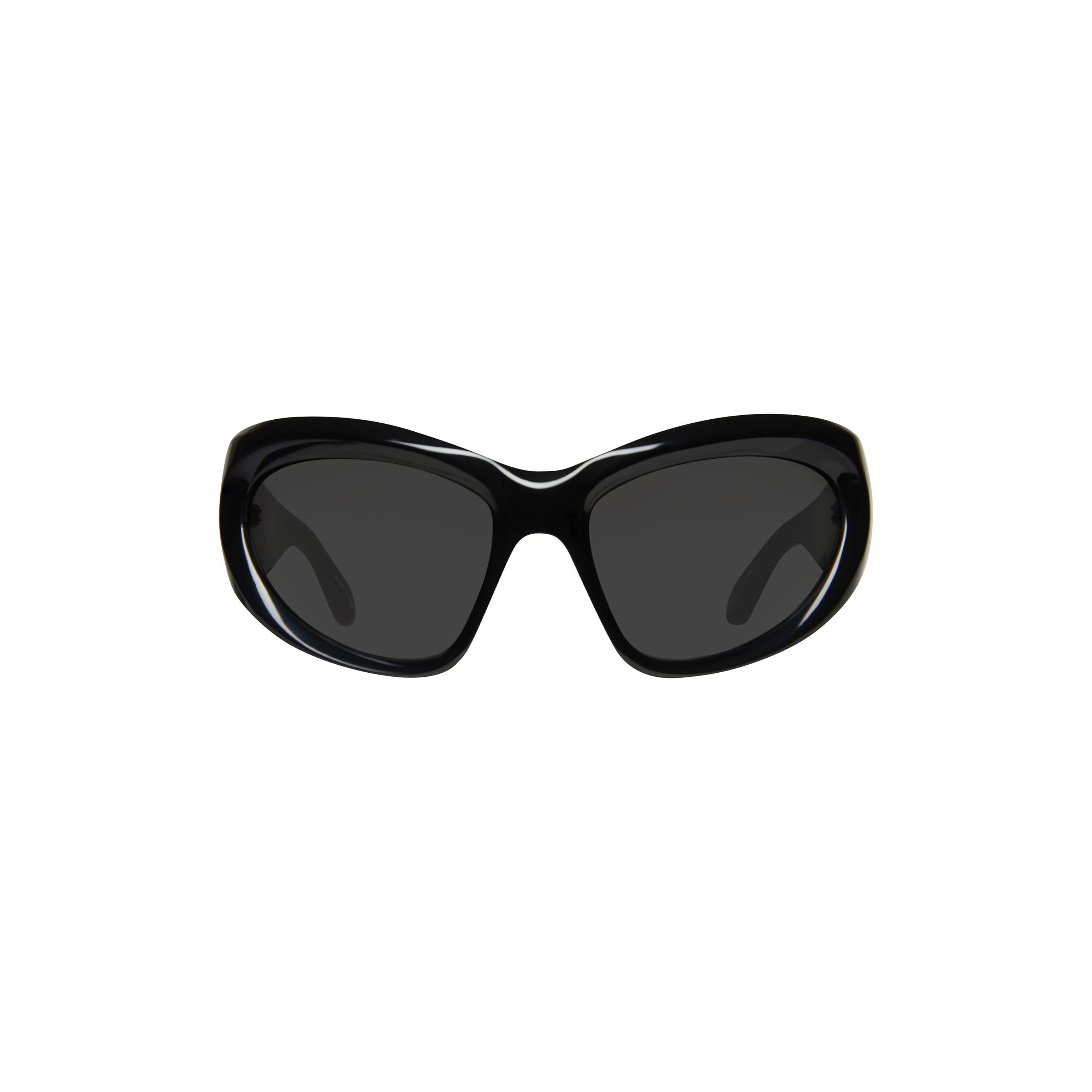 Wrap D-frame Sunglasses in Black Product Image