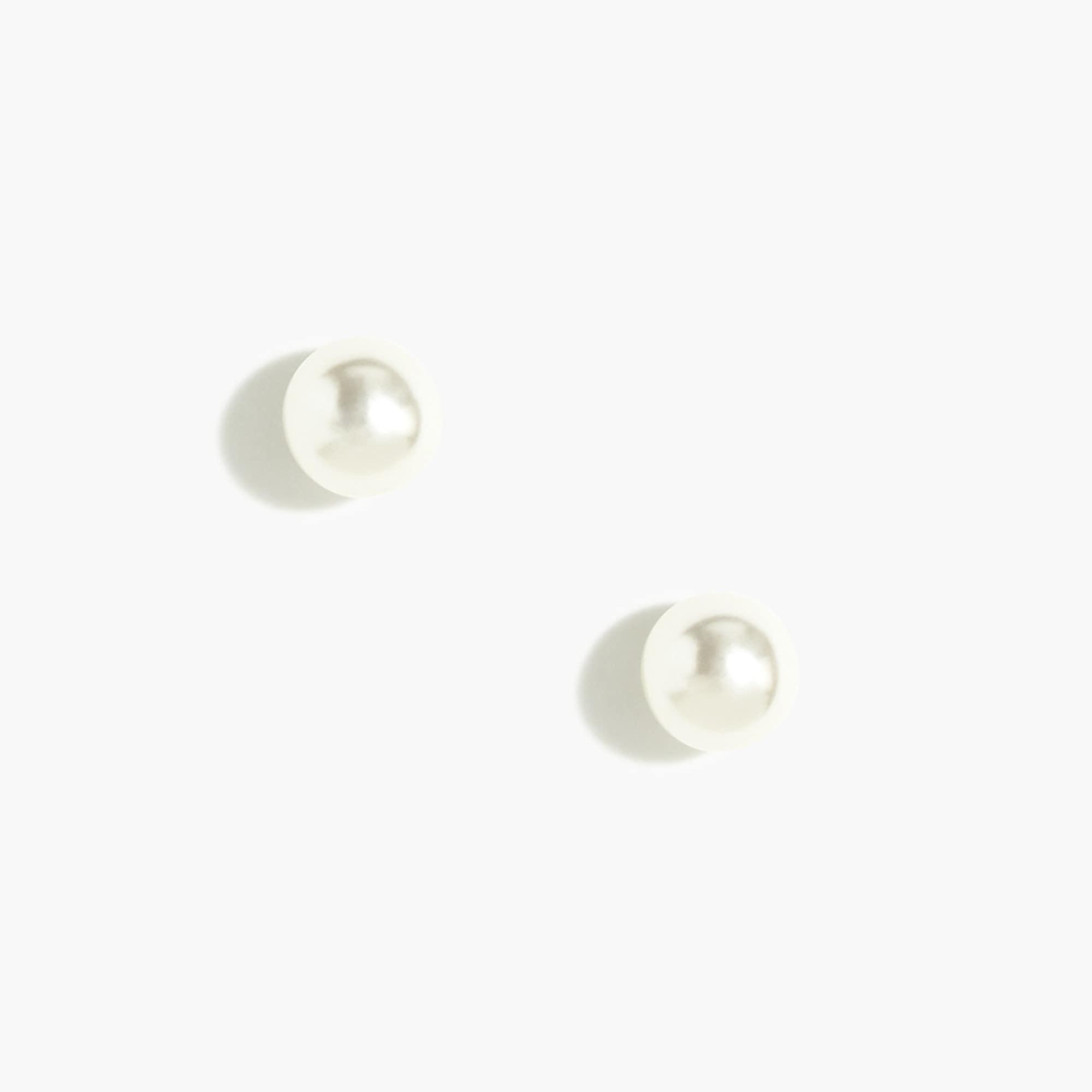 Pearl stud earrings Product Image