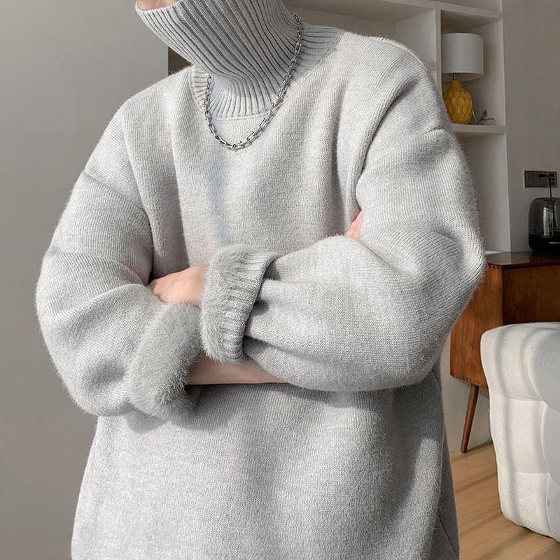 Long-Sleeve Turtleneck Plain Sweater Product Image