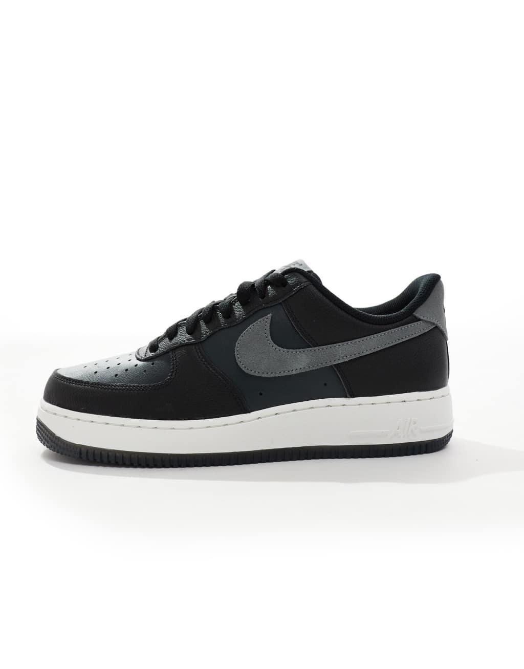 Nike Air Force 1 '07 sneakers in black and gray Product Image