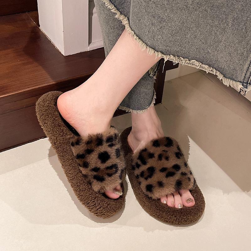 Leopard Print Fleece Platform Slide Sandals Product Image