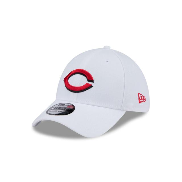 Cincinnati Reds Optic White 39THIRTY Stretch Fit Hat Male Product Image